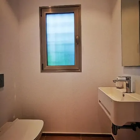 Apartment Brand New Surrounded By Tropical Gardens! *
