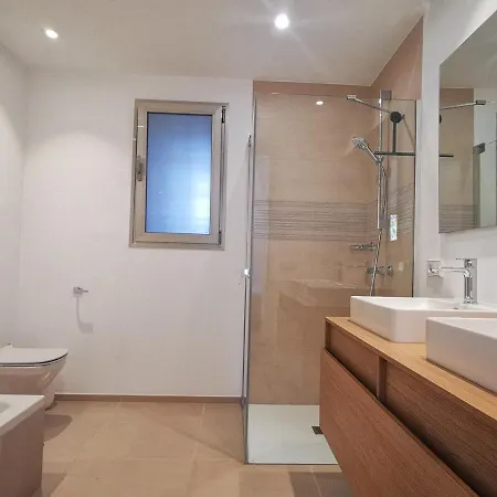 Apartment Brand New Surrounded By Tropical Gardens!